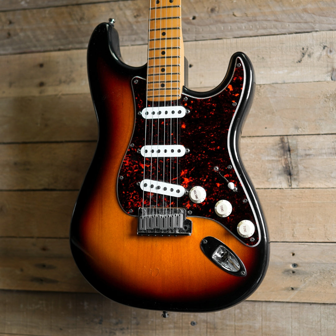 Fender American Roadhouse Stratocaster in 3-Tone Sunburst