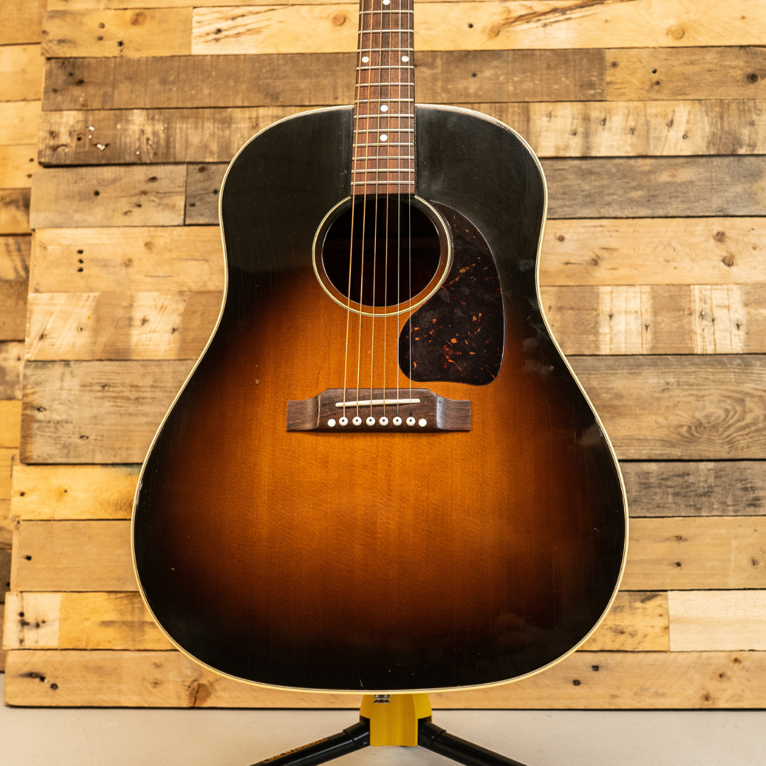 Gibson J-45 Standard in Vintage Sunburst