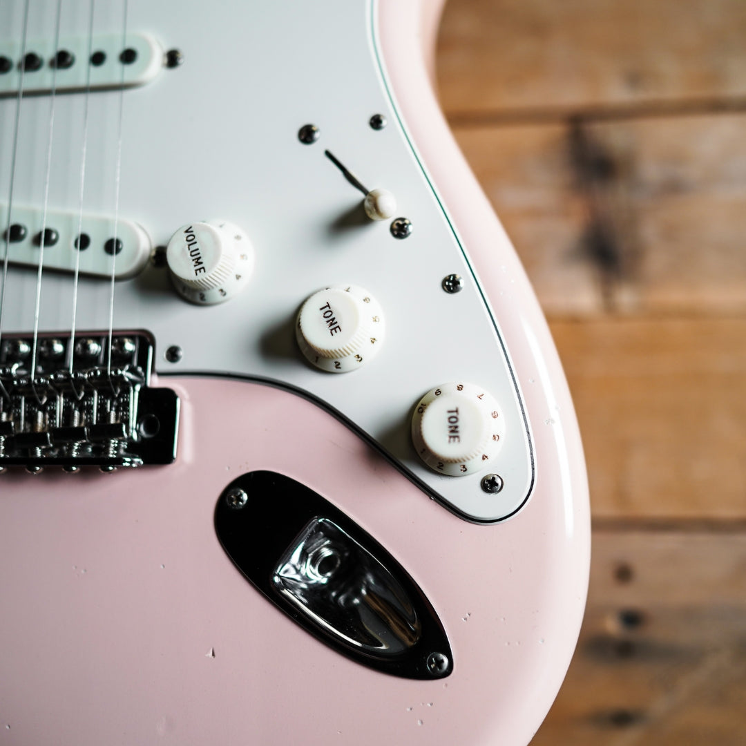 Fender Classic Series '70s Stratocaster - Faded Shell Pink Relic