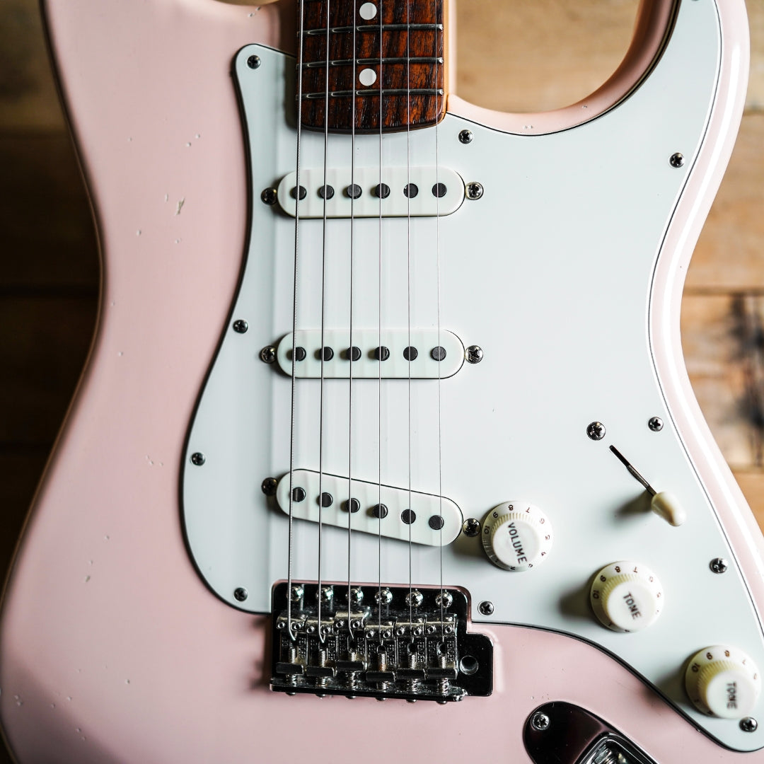 Fender Classic Series '70s Stratocaster - Faded Shell Pink Relic Nitro Refinish & Upgraded Pickups