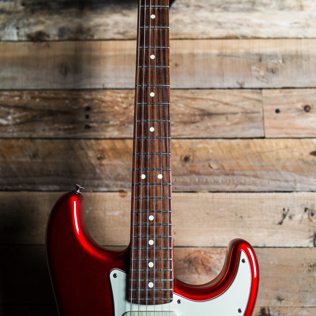 Fender Stratocaster ワインレッド+Plastiqueアンプ Fender Stratocaster ワインレッド+Plastiqueアンプ 【公式通販】