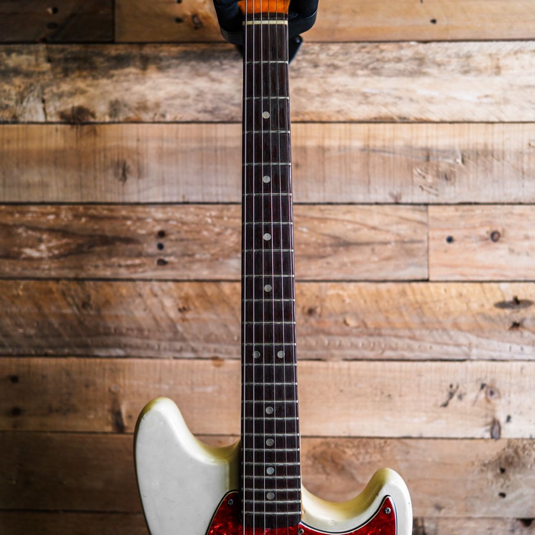 1965 Fender Musicmaster II in Olympic White – Fat Bottom Guitars