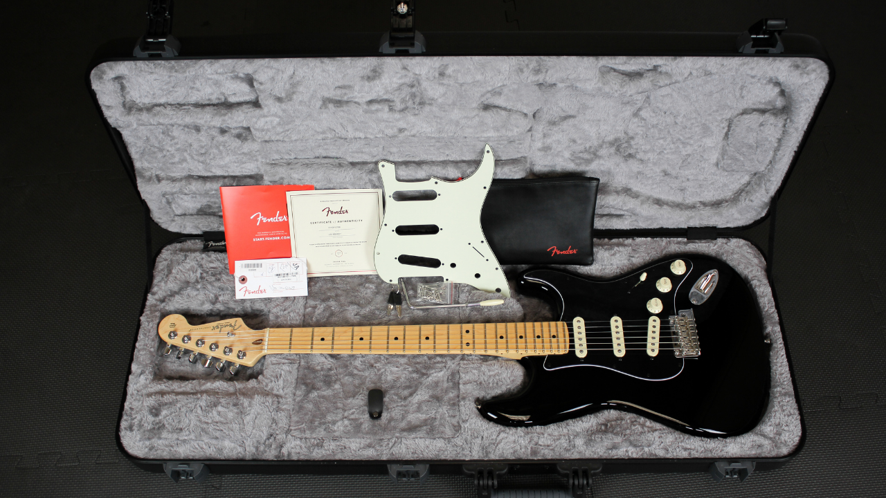 Fender American Professional Stratocaster in Black