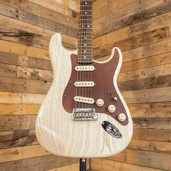 Fender FSR American Standard Rustic Ash Stratocaster in Olympic White