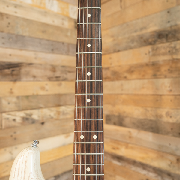 Fender FSR American Standard Rustic Ash Stratocaster in Olympic White
