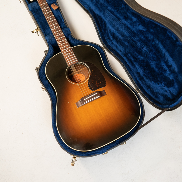 Gibson J-45 Standard in Vintage Sunburst